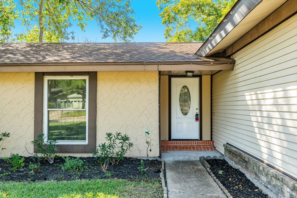 16806 Paint Rock Rd, Friendswood, TX 77546