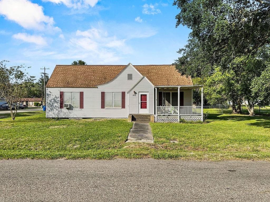 503 E Orange St, Angleton, TX 77515