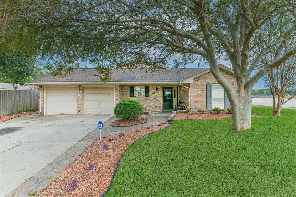 805 Duroux Rd, La Marque, TX 77568