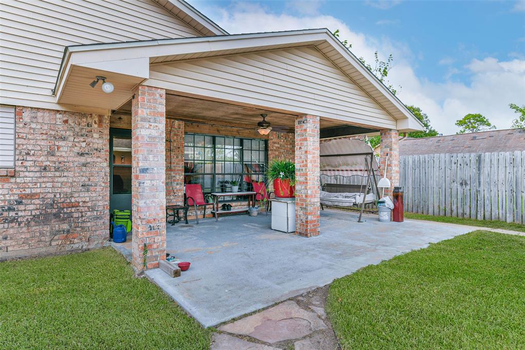 805 Duroux Rd, La Marque, TX 77568