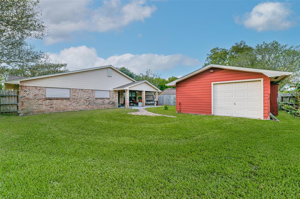 805 Duroux Rd, La Marque, TX 77568