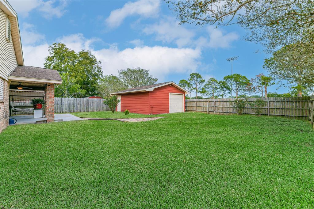 805 Duroux Rd, La Marque, TX 77568