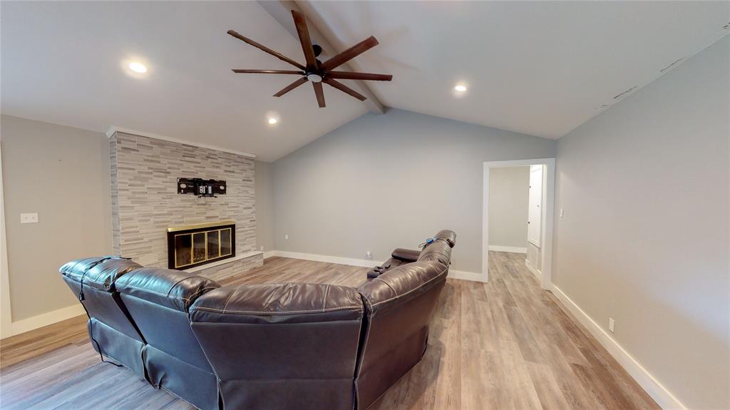 817 Cannan Dr, Angleton, TX 77515