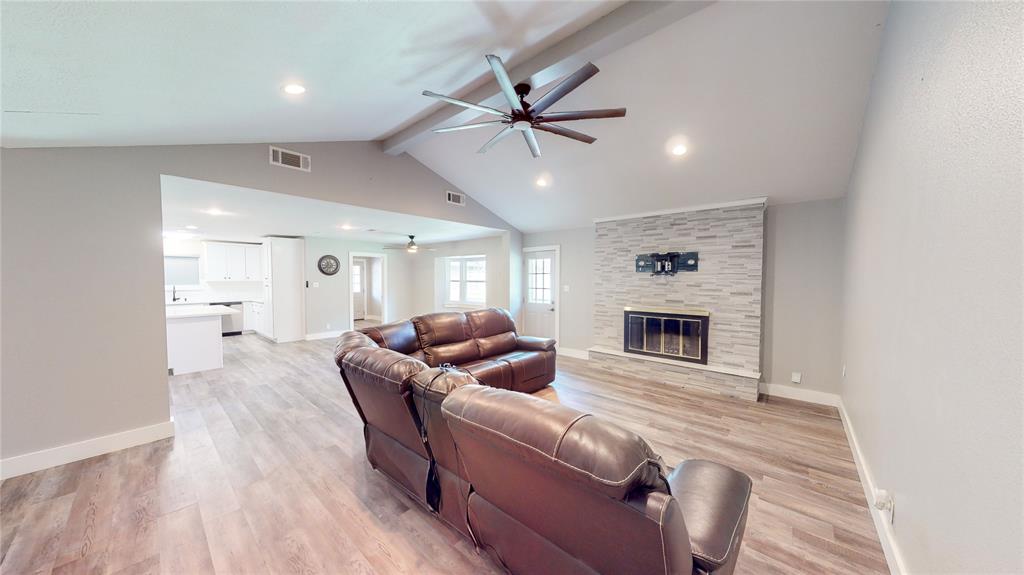 817 Cannan Dr, Angleton, TX 77515