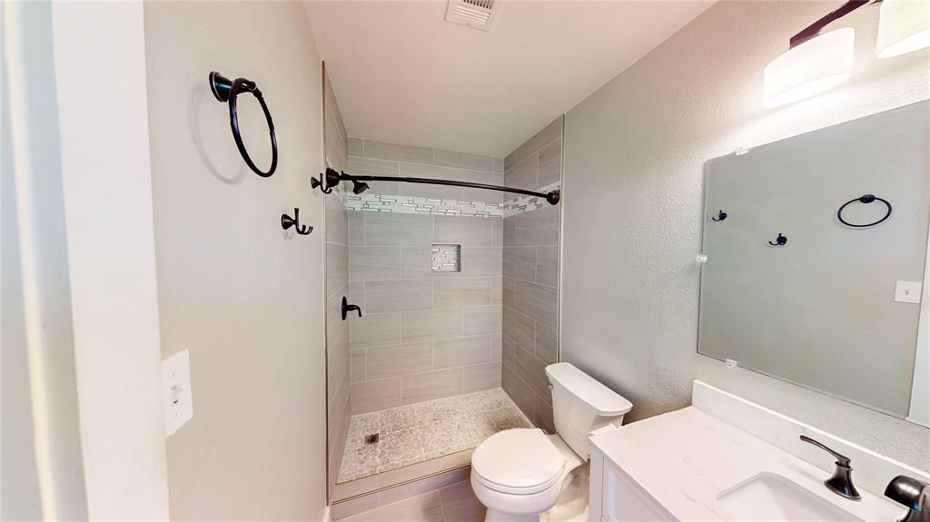 817 Cannan Dr, Angleton, TX 77515