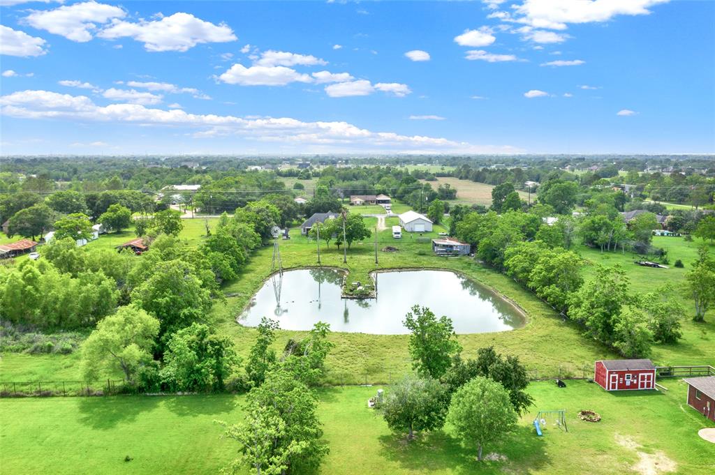 1615 Cemetery Rd, Santa Fe, TX 77517