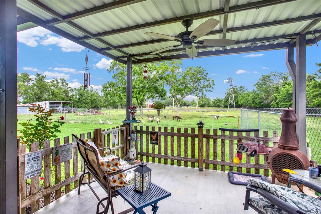 1615 Cemetery Rd, Santa Fe, TX 77517