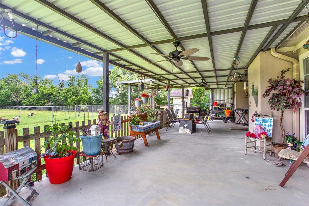 1615 Cemetery Rd, Santa Fe, TX 77517