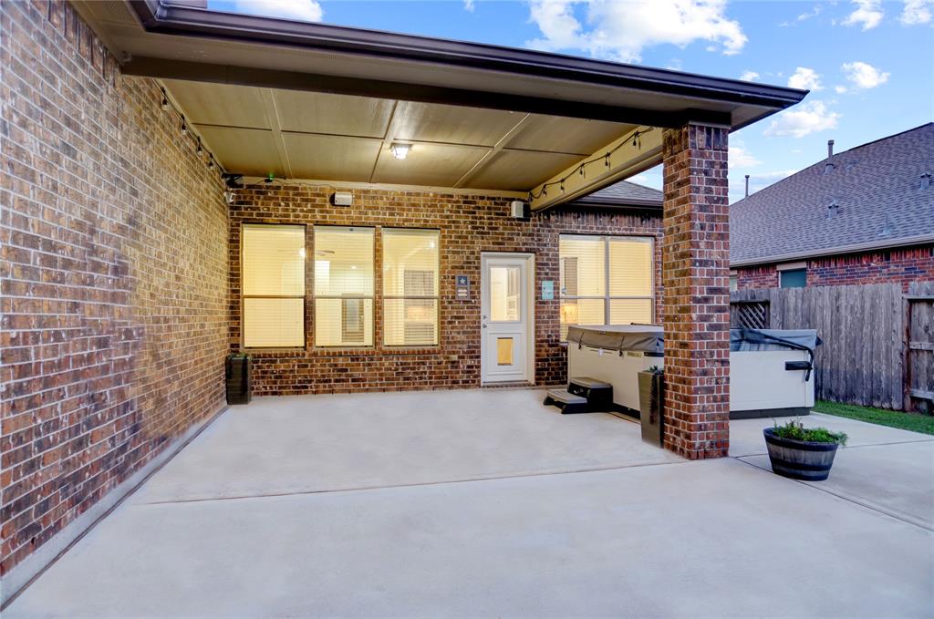 516 W Fork, ster, TX 77598