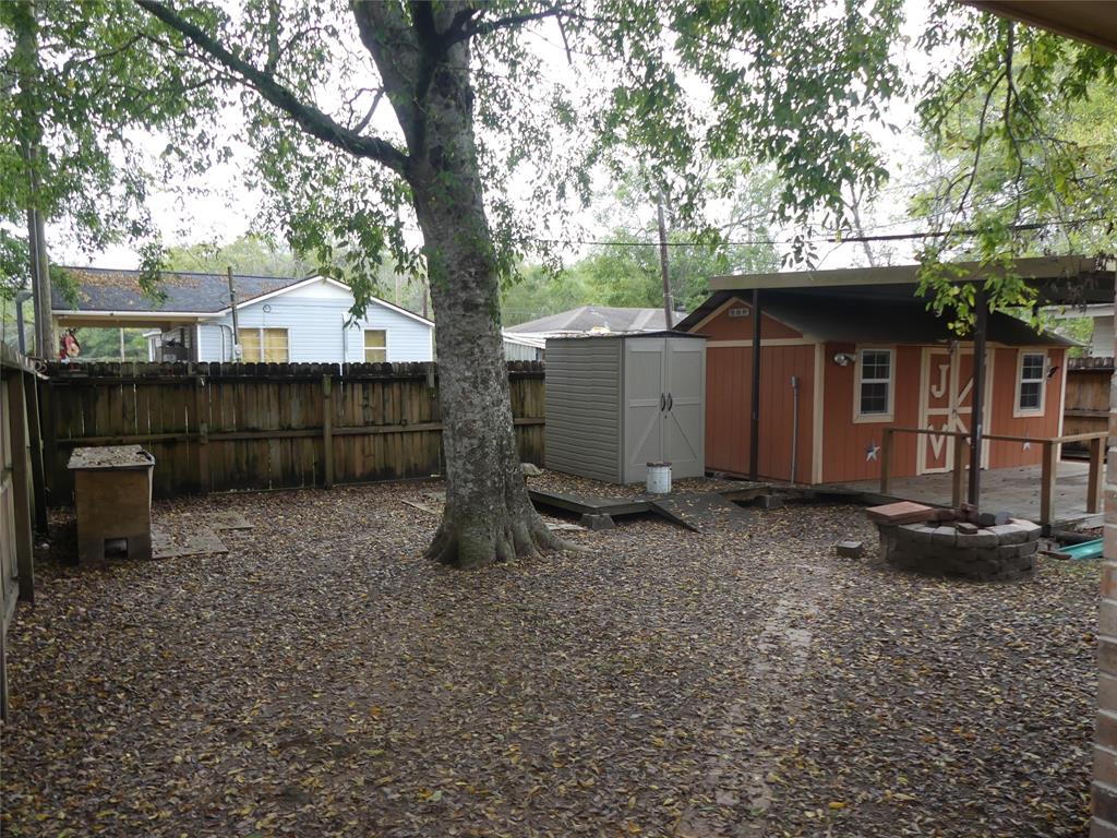 839 Robbie St, Liberty, TX 77575