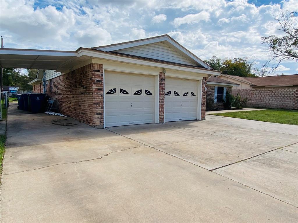 718 Oyster Creek Dr, Richwood, TX 77531