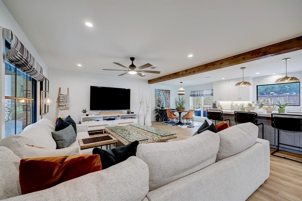 4826 Bayou Vista Dr, Houston, TX 77091