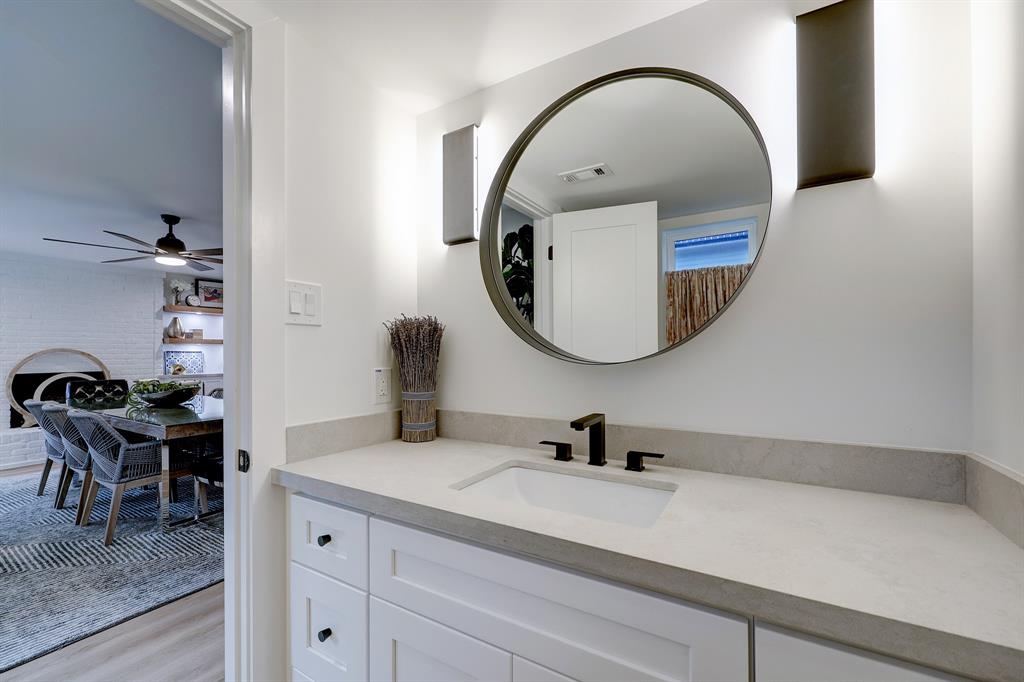 4826 Bayou Vista Dr, Houston, TX 77091