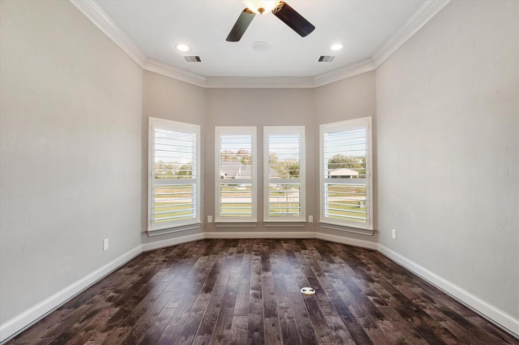 4756 Dutton Lake Dr, Baytown, TX 77523