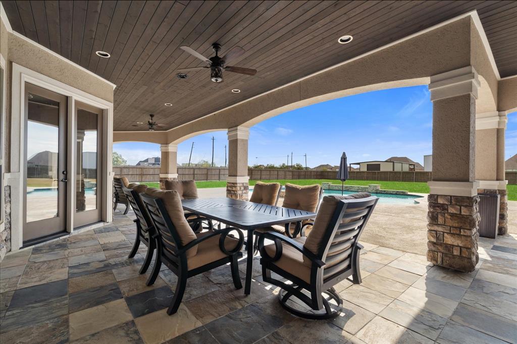 4756 Dutton Lake Dr, Baytown, TX 77523