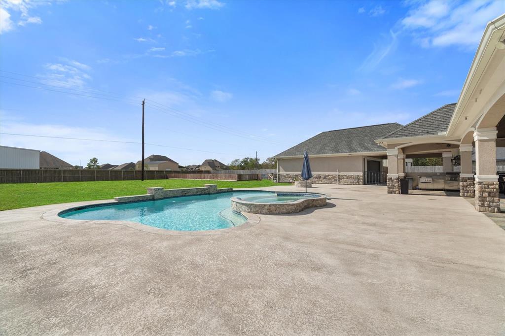 4756 Dutton Lake Dr, Baytown, TX 77523