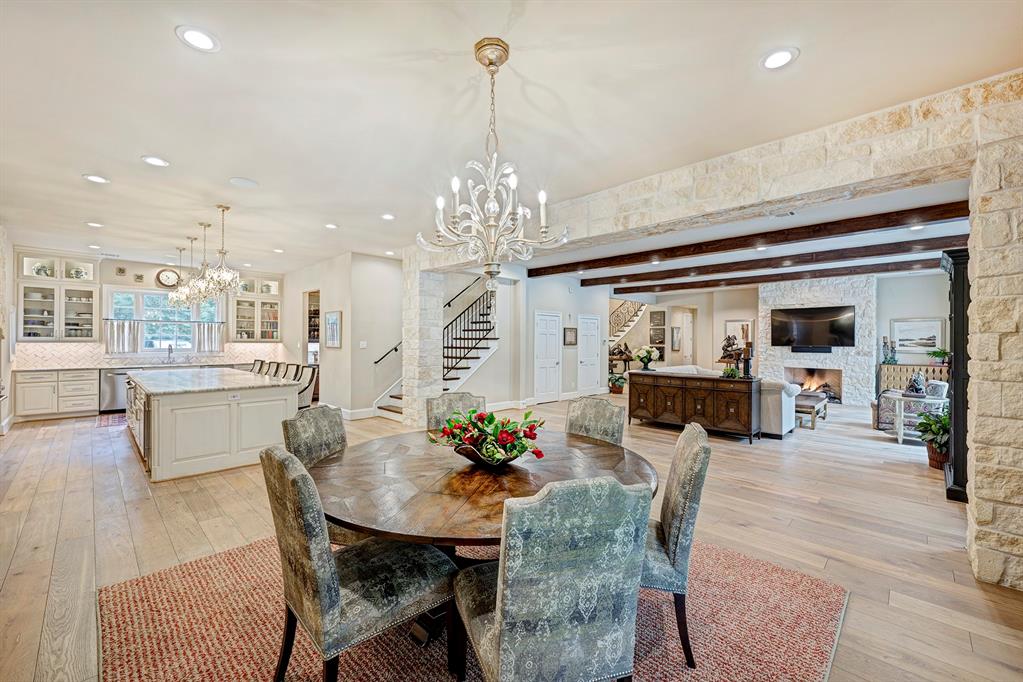 11821 Chapelwood Ln, Bunker Hill Village, TX 77024