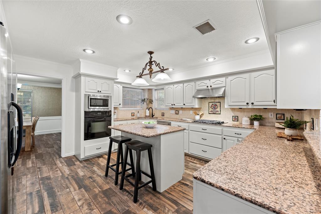 14714 Oak Bluff Ct, Houston, TX 77070