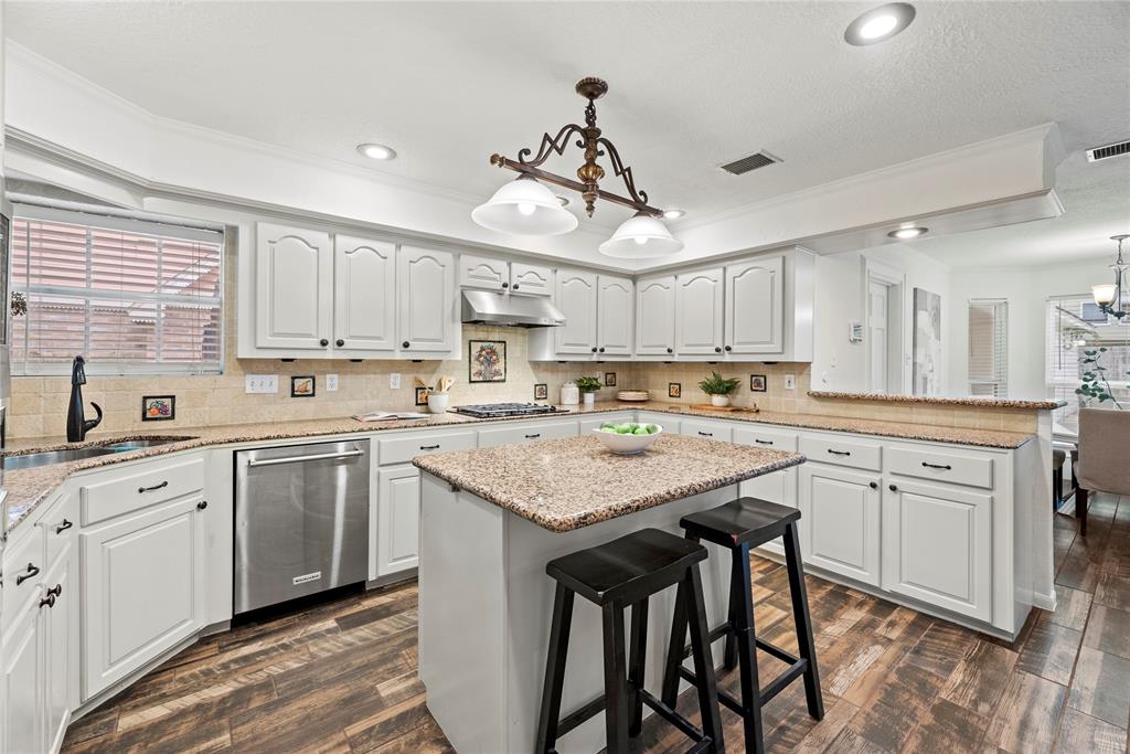 14714 Oak Bluff Ct, Houston, TX 77070