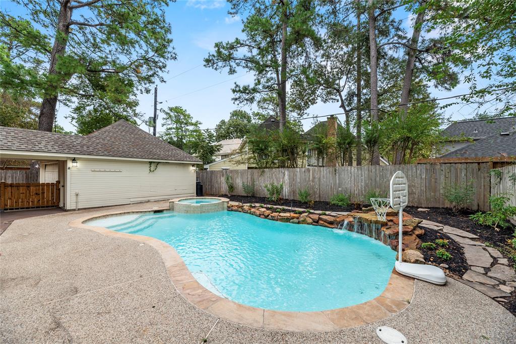 14714 Oak Bluff Ct, Houston, TX 77070