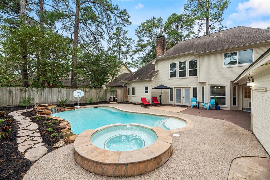 14714 Oak Bluff Ct, Houston, TX 77070