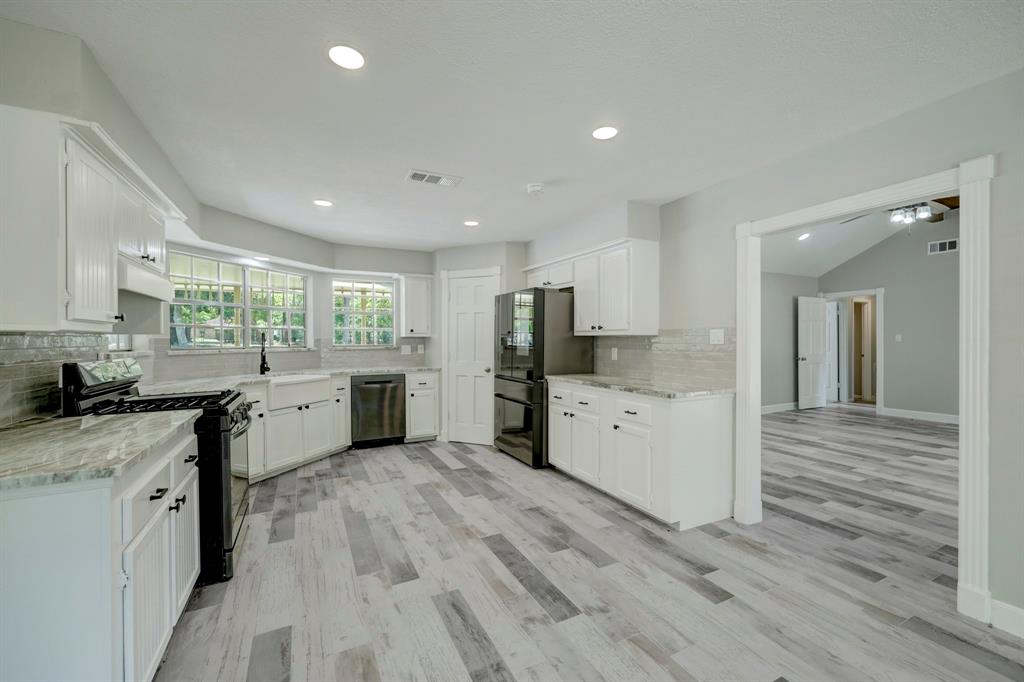 25869 Magnolia Dr, Splendora, TX 77372