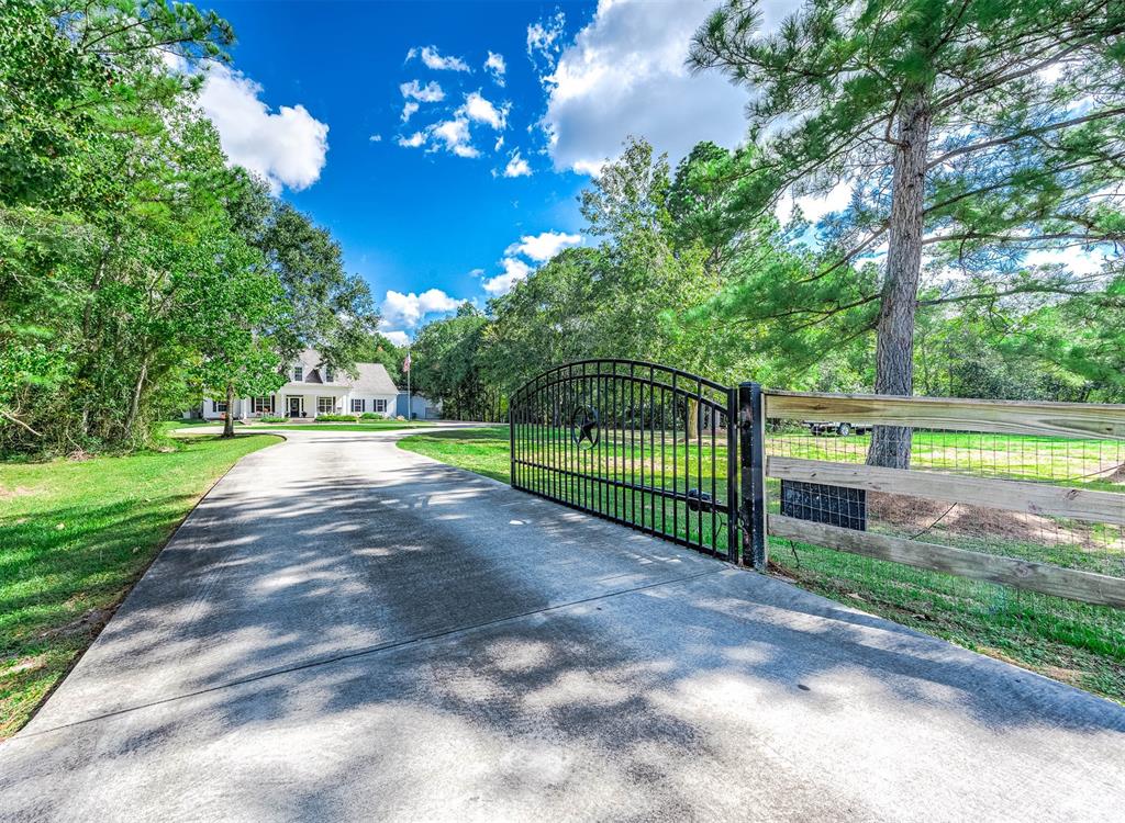 1321 Chocolate Bayou Dr, Alvin, TX 77511