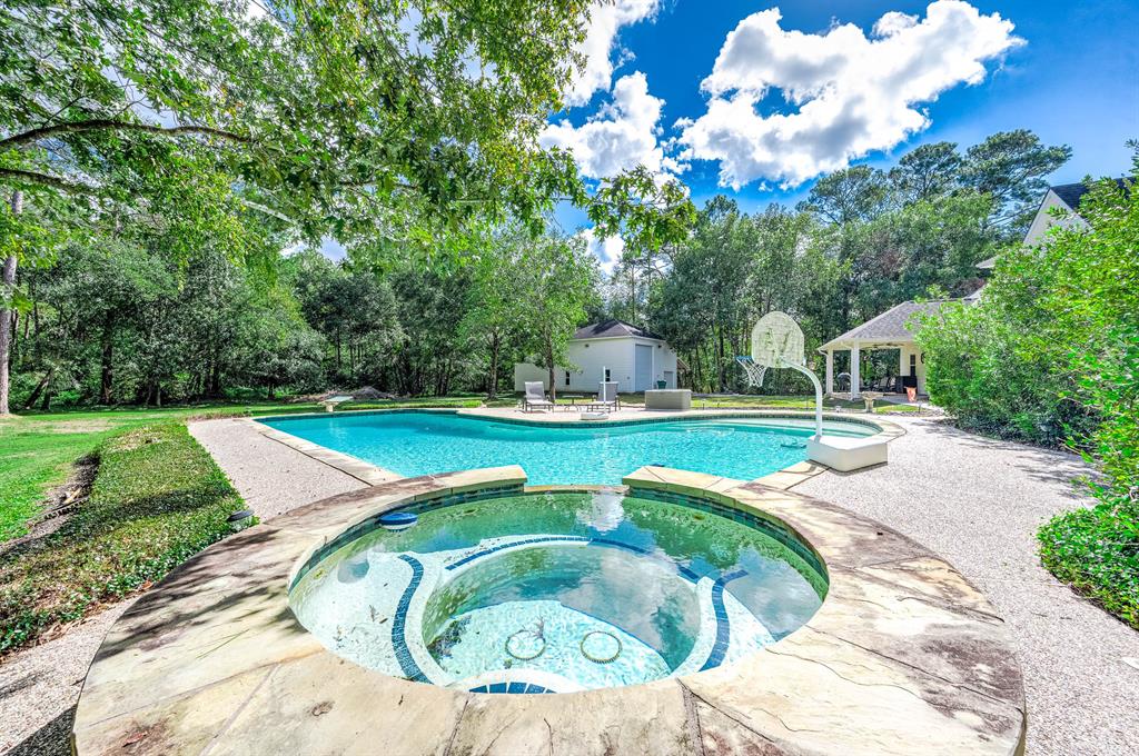 1321 Chocolate Bayou Dr, Alvin, TX 77511