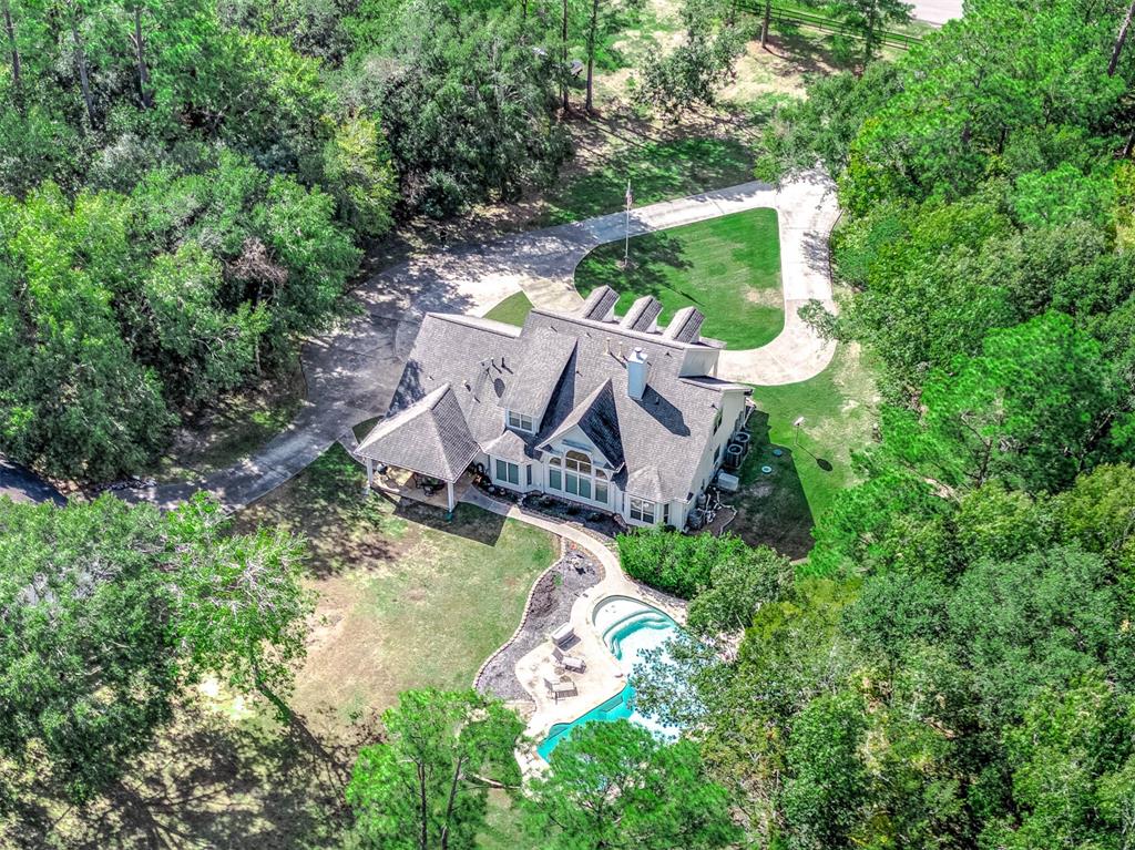 1321 Chocolate Bayou Dr, Alvin, TX 77511