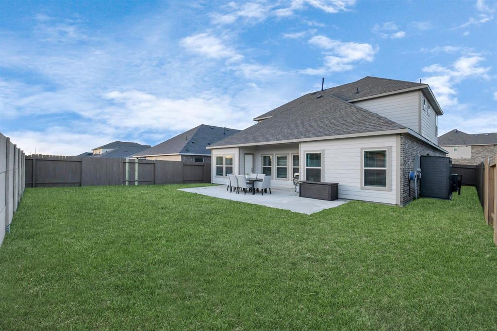 717 Hazy Shores Ln, La Marque, TX 77568