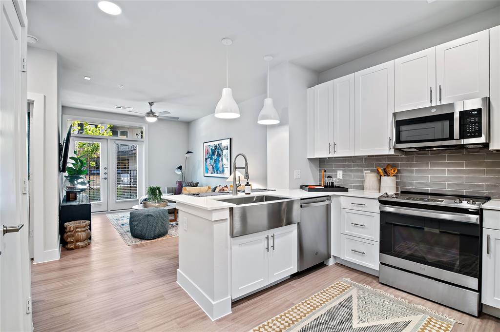 For Lease 250 N Village Drive, ster, TX 77598 1 Bed / 1 Full Bath