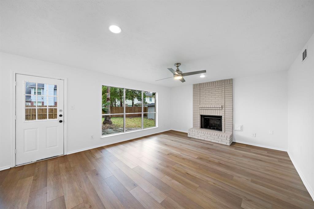 2102 NE Zavalla Cir, Friendswood, TX 77546