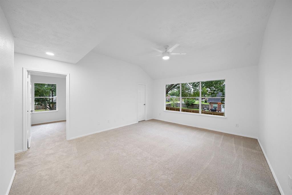 2102 NE Zavalla Cir, Friendswood, TX 77546