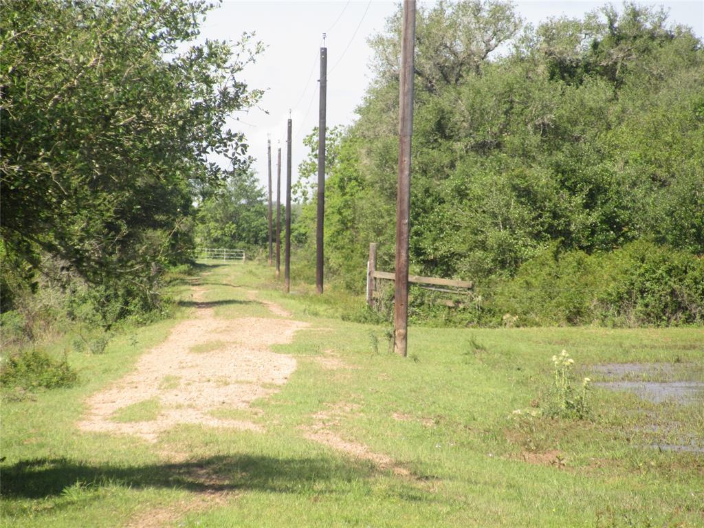 000 CR 106, Rock Island, TX 77470