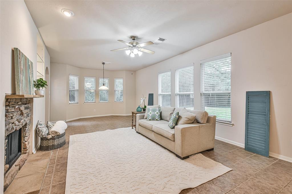 33426 Doe Dr, Magnolia, TX 77355