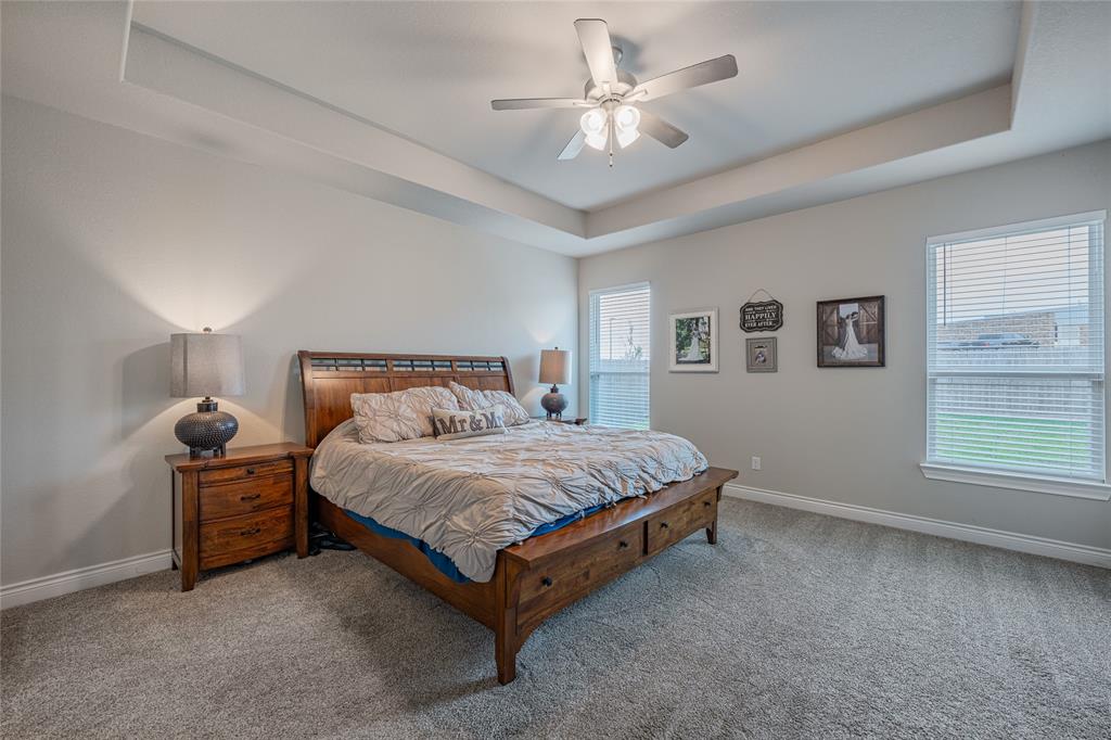 408 Hunters Crossing Dr, Sealy, TX 77474