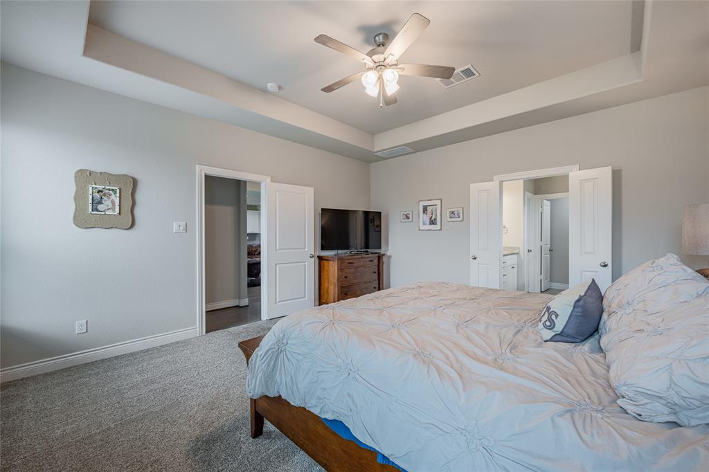 408 Hunters Crossing Dr, Sealy, TX 77474