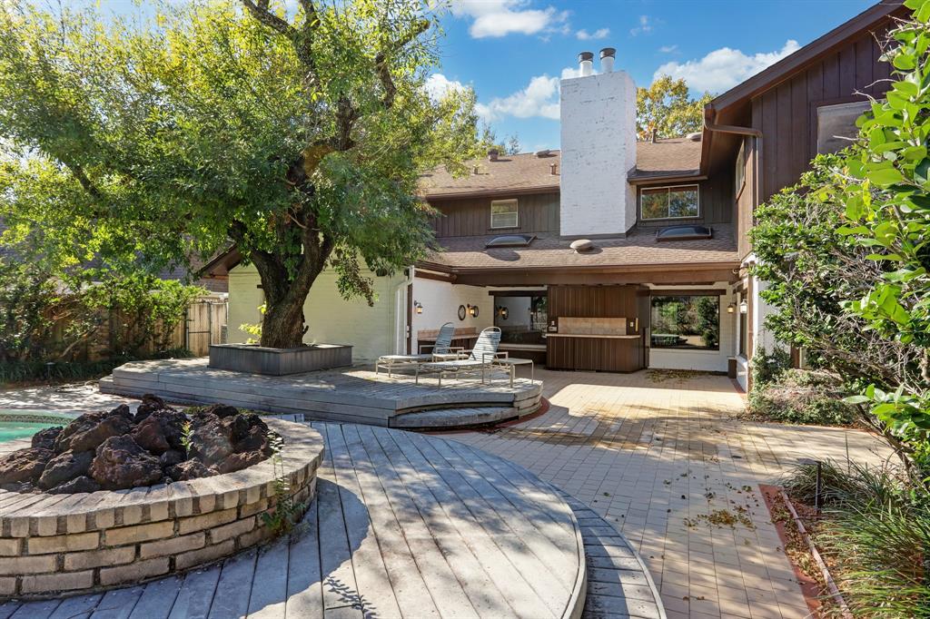 546 Stoneleigh Dr, Houston, TX 77079