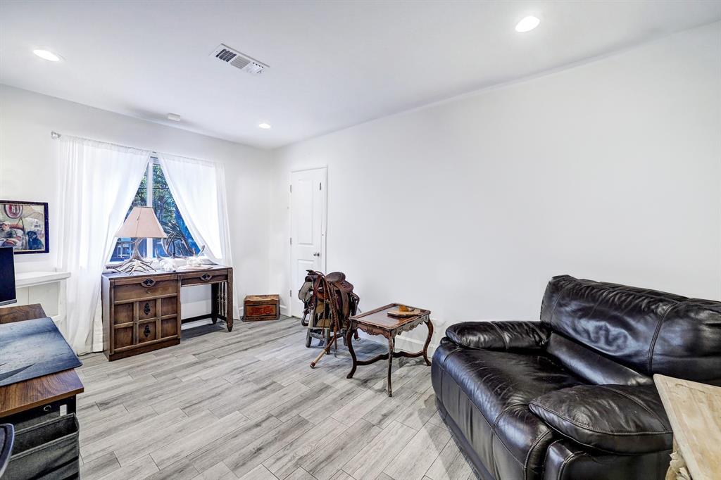 327 Tealwood Dr, Houston, TX 77024