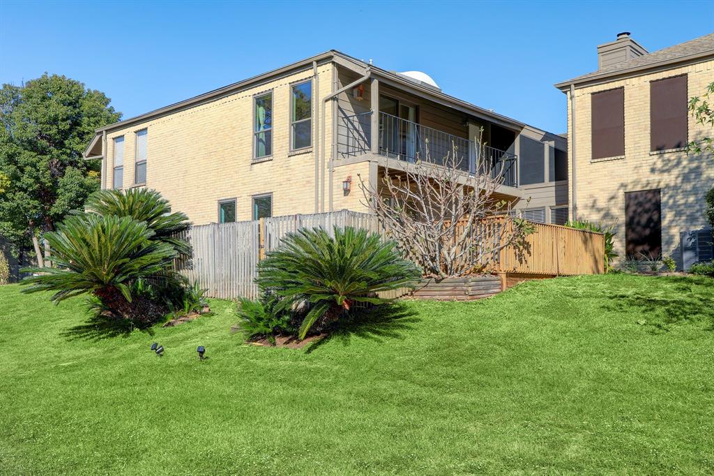 18232 Lakeside Ln, Nassau Bay, TX 77058