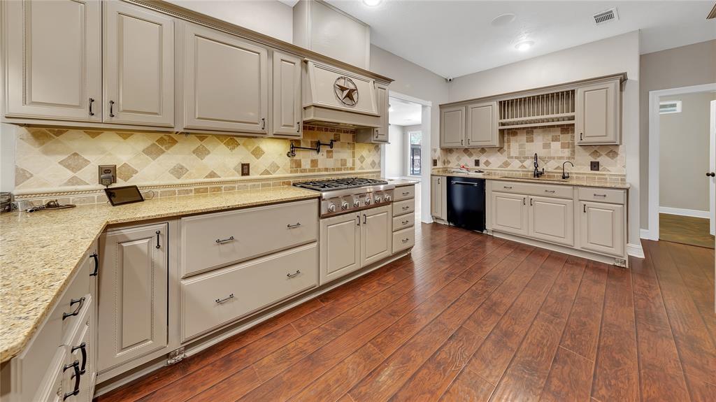 5010 Andershire Dr, Conroe, TX 77304