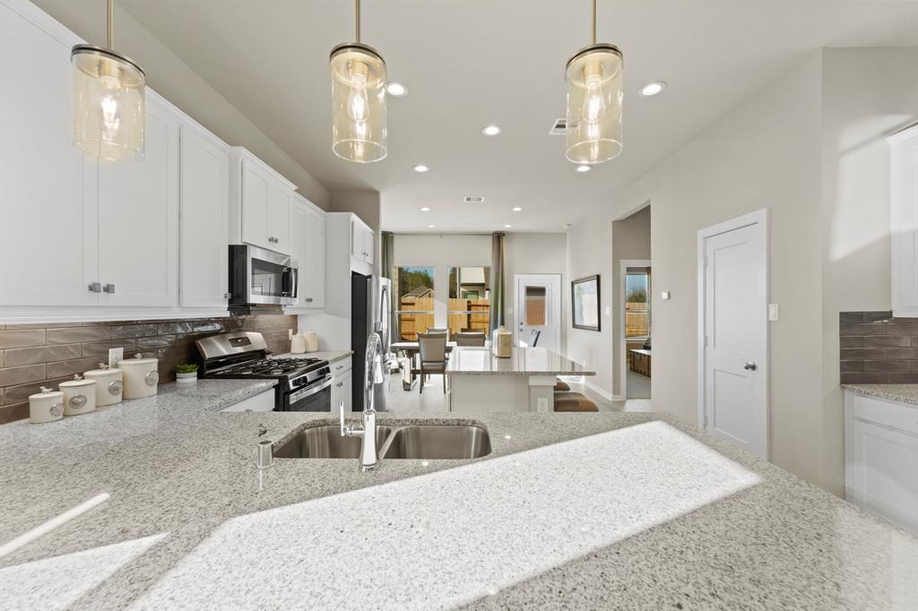 2030 Woodgate Ln, Tomball, TX 77375