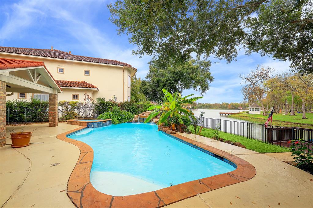 9 Swan Isle Blvd Blvd, Missouri City, TX 77459