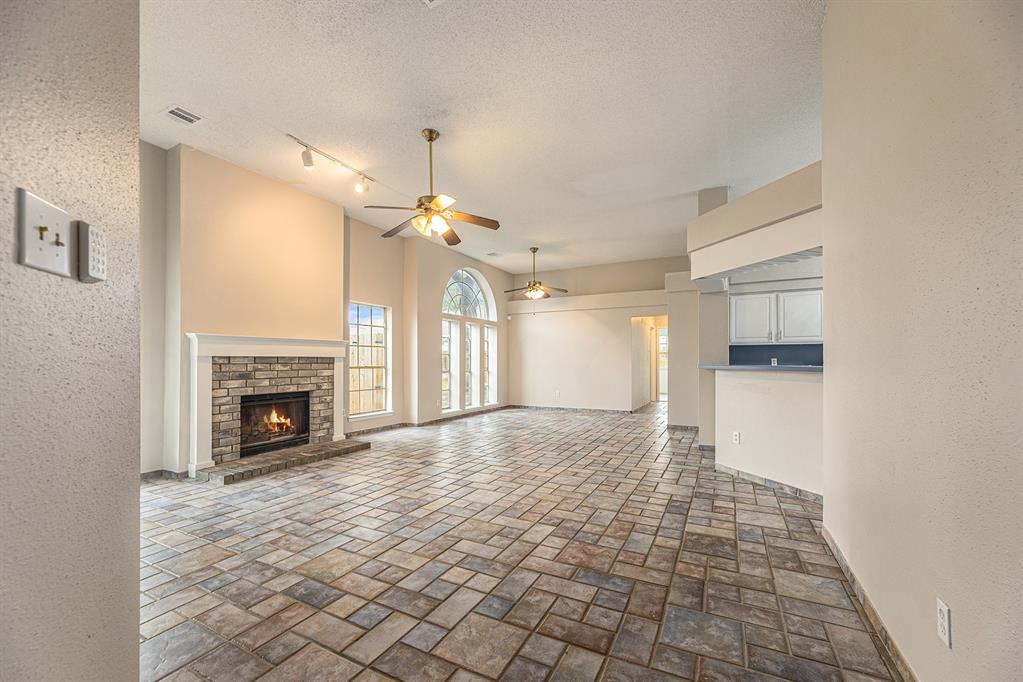 610 Galway Dr, Deer Park, TX 77536