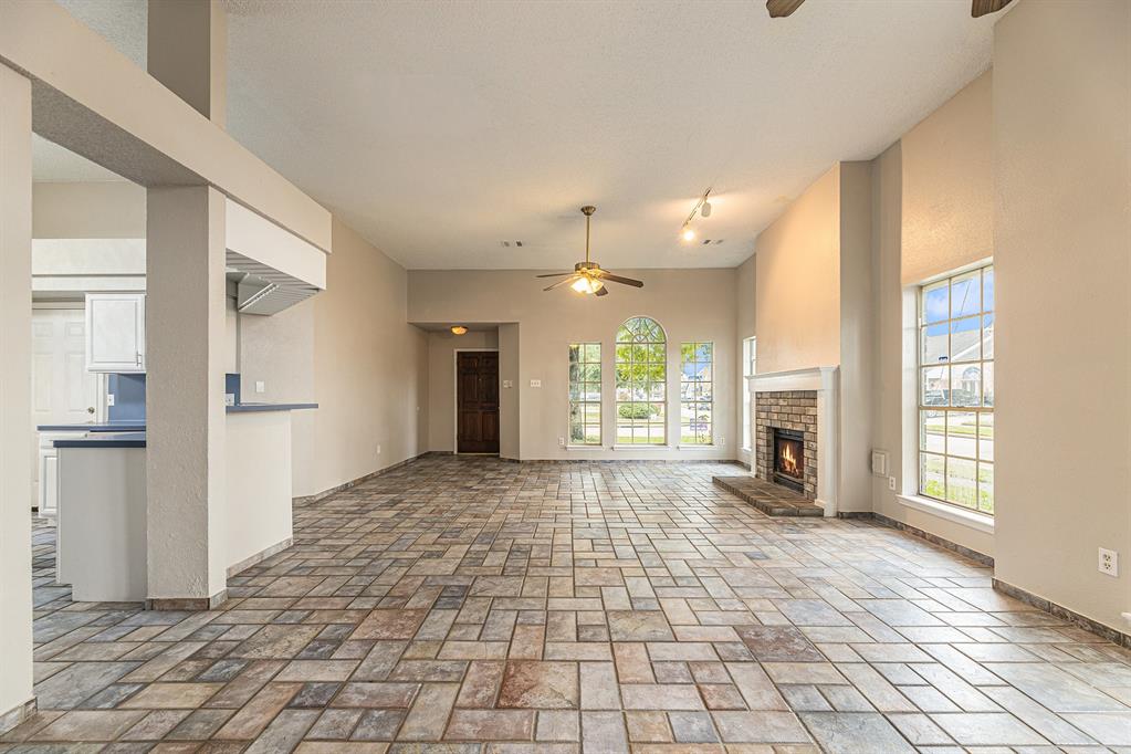 610 Galway Dr, Deer Park, TX 77536