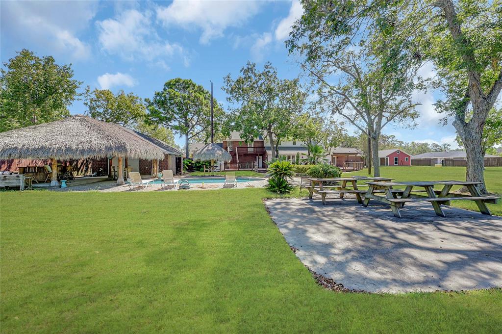 1910 Avenue L, Santa Fe, TX 77510