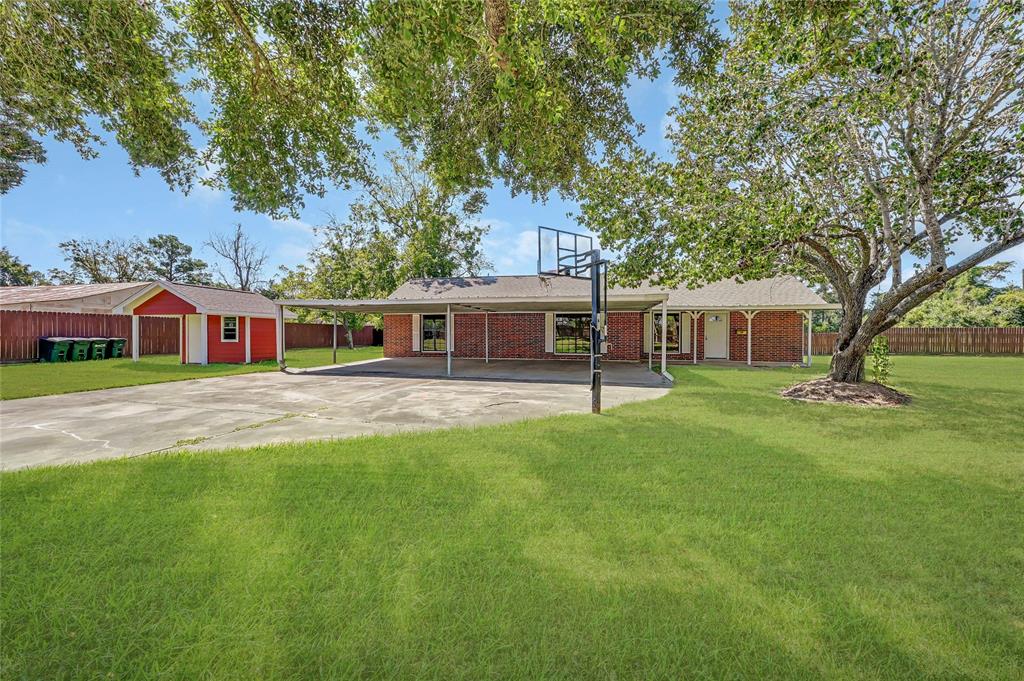 1910 Avenue L, Santa Fe, TX 77510