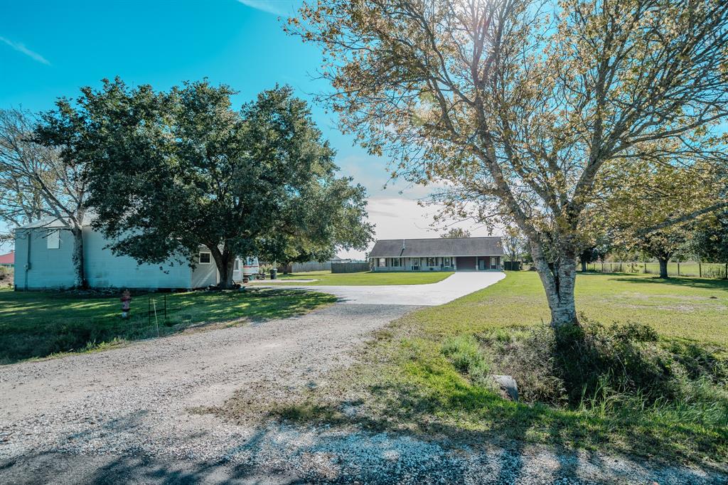 1233 Devillier Rd, Winnie, TX 77665