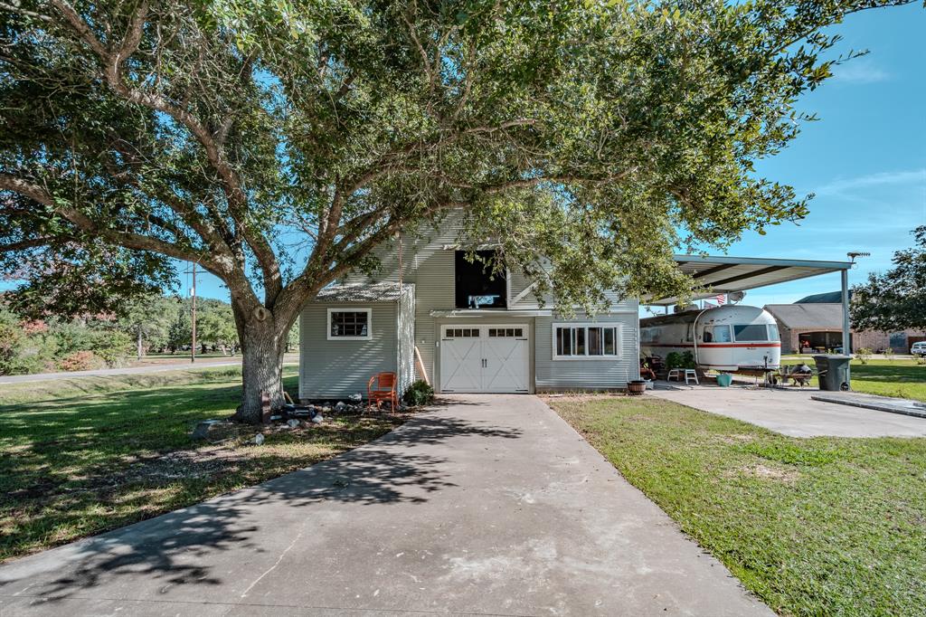 1233 Devillier Rd, Winnie, TX 77665