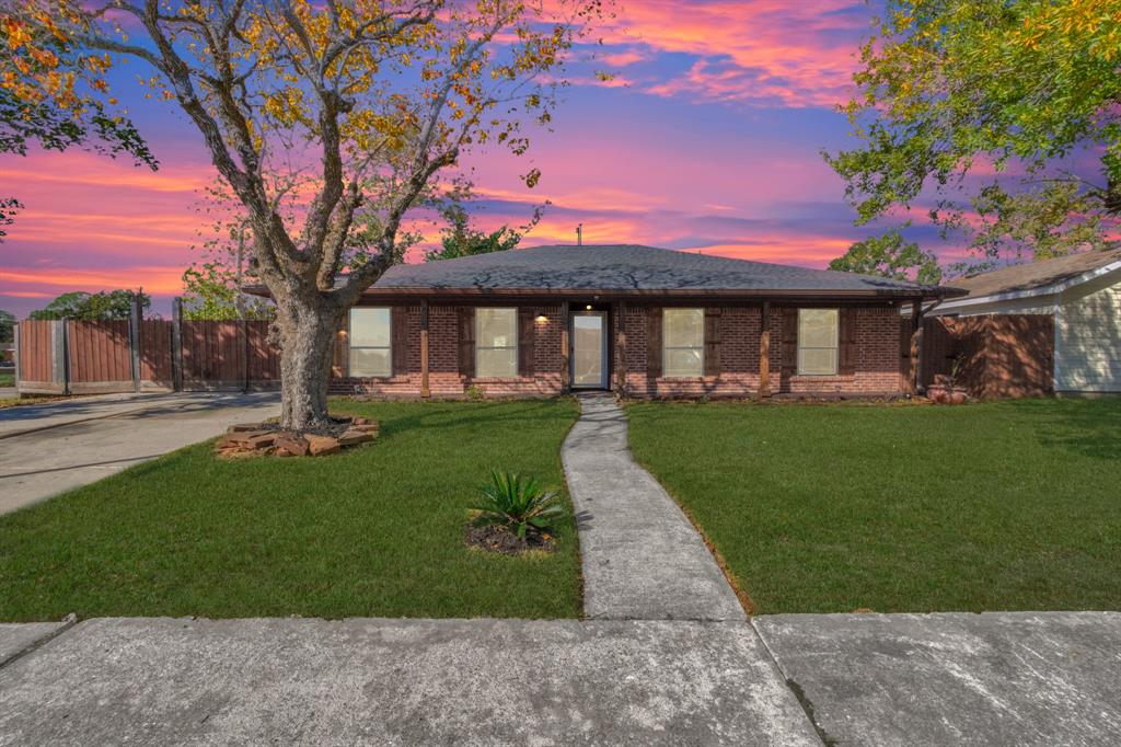 11003 Sagehill Dr, Houston, TX 77089